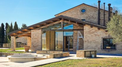 Farm 20 rooms of 820 m² in Monte San Vito (60037)