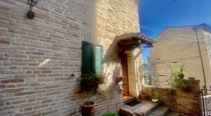 Casa di paese 6 locali di 220 m² in Montedinove (63069)