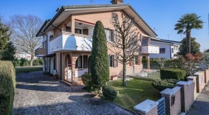 Traditional house 5 rooms of 176 m² in Copparo (44034)