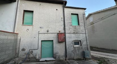 Rifugio 7 locali di 80 m² in Falerone (63837)