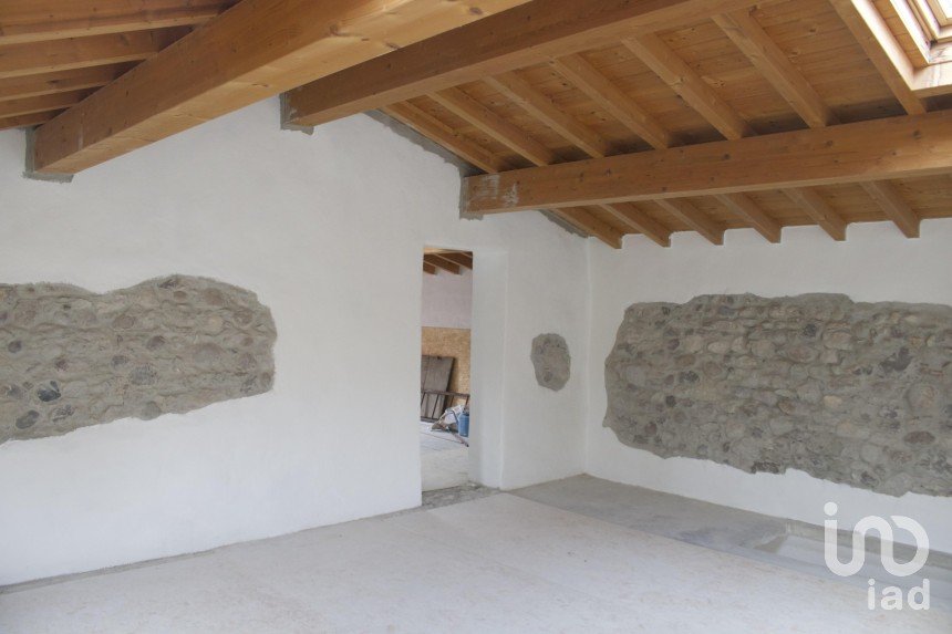 Costruzione di 204 m² in Cavaion Veronese (37010)