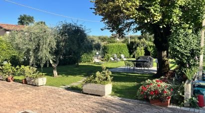 Lodge 16 rooms of 260 m² in Cavaion Veronese (37010)