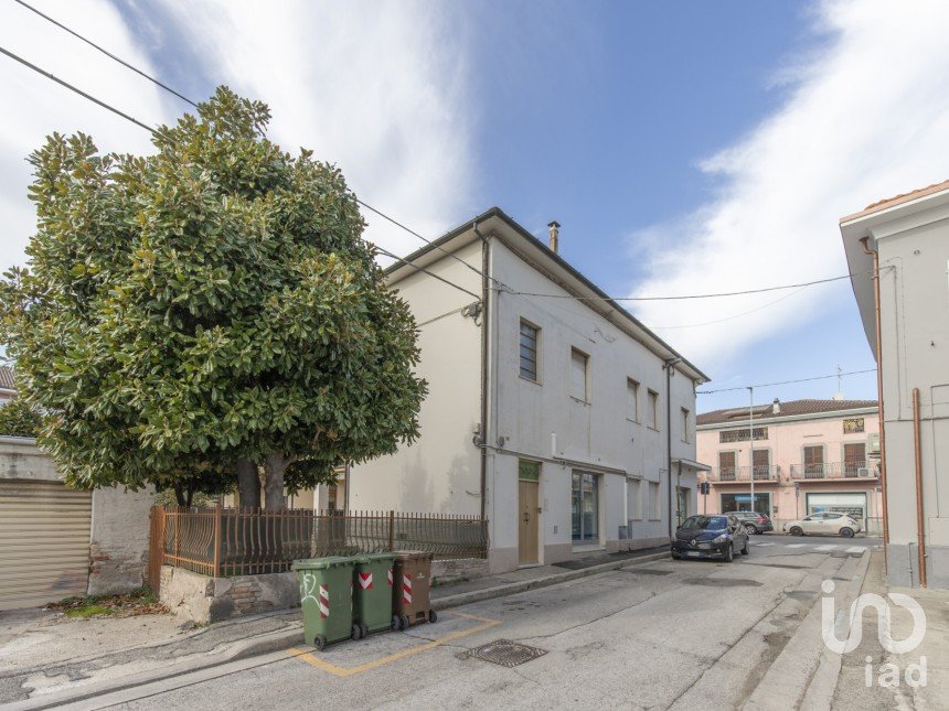 Casa indipendente 7 locali di 279 m² in Civitanova Marche (62012)