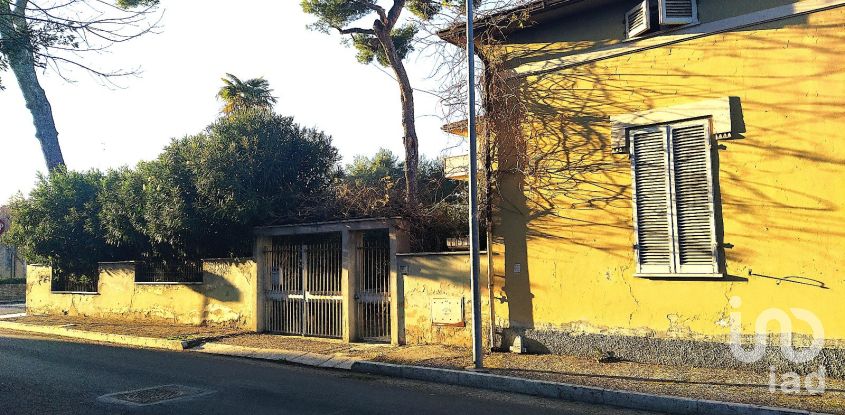 Casa indipendente 11 locali di 700 m² in Giulianova (64021)