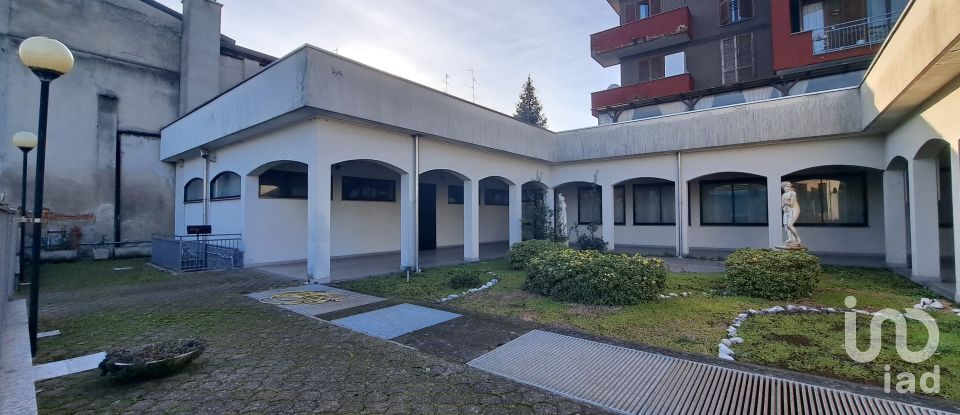 Negozio / locale commerciale di 112 m² in Rovellasca (22069)