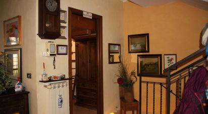 Traditional house 5 rooms of 144 m² in Roma (00128)