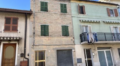 Duplex 4 locali di 99 m² a Monte Urano (63813)