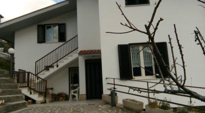 Casa indipendente / Villa 11 locali di 330 m² in Civitella del Tronto (64010)