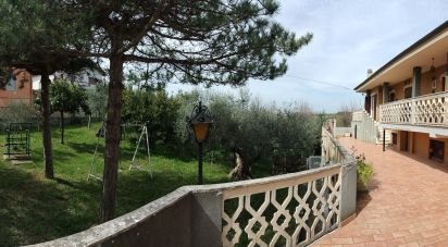 House 5 rooms of 300 m² in Elice (65010)