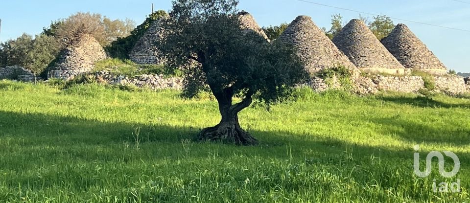 Trullo 13 locali di 200 m² in Cisternino (72014)