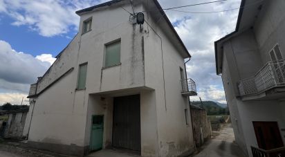 Rifugio 8 locali di 150 m² in Falerone (63837)