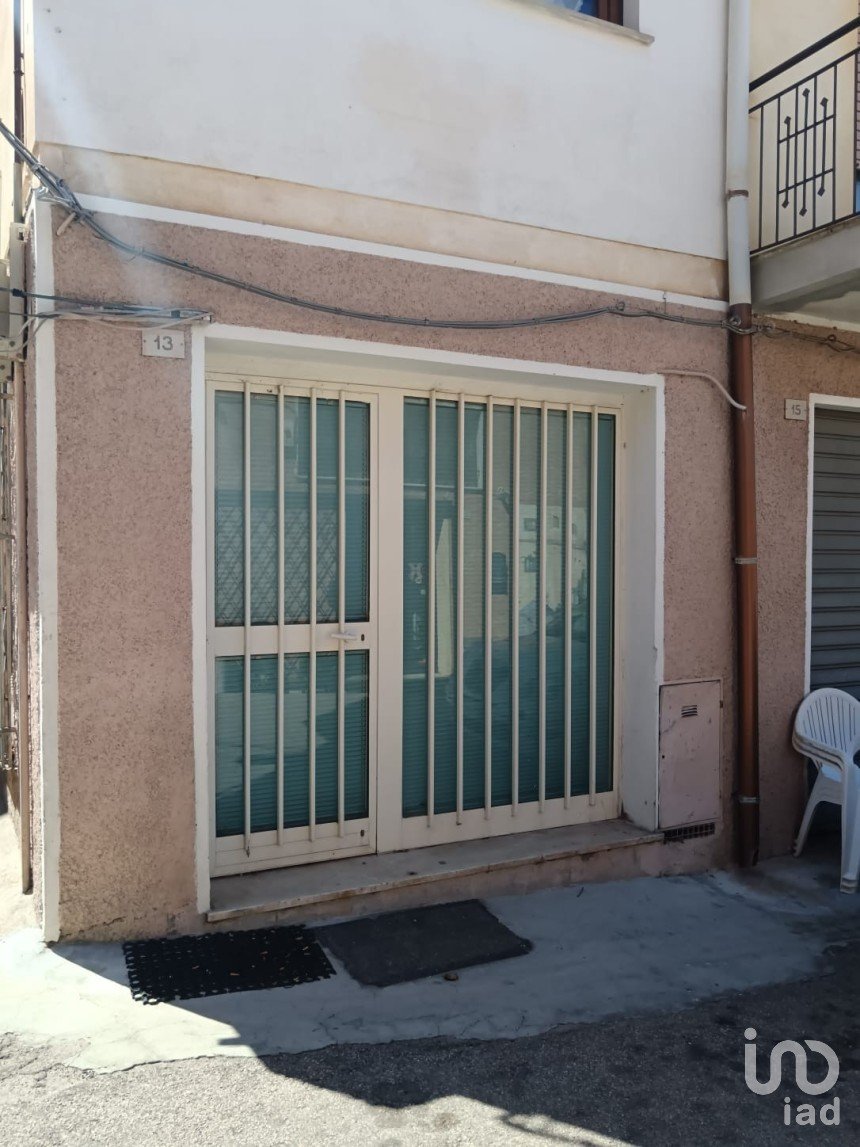 Shop / premises commercial of 53 m² in Arzachena (07021)