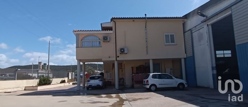 Capannone di 936 m² in Olbia (07026)