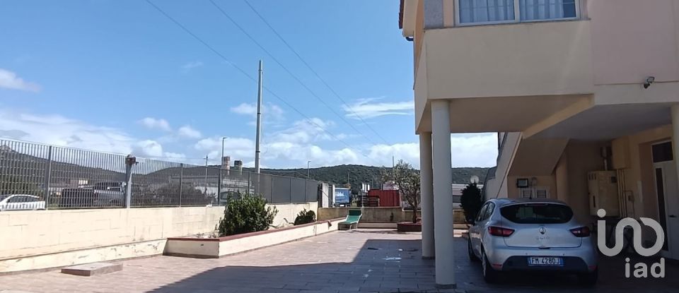 Capannone di 936 m² in Olbia (07026)