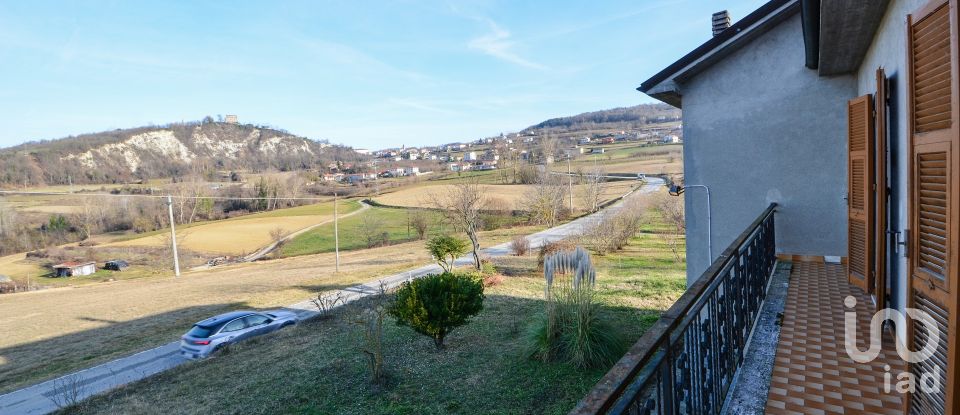 House 10 rooms of 230 m² in Prunetto (12077)