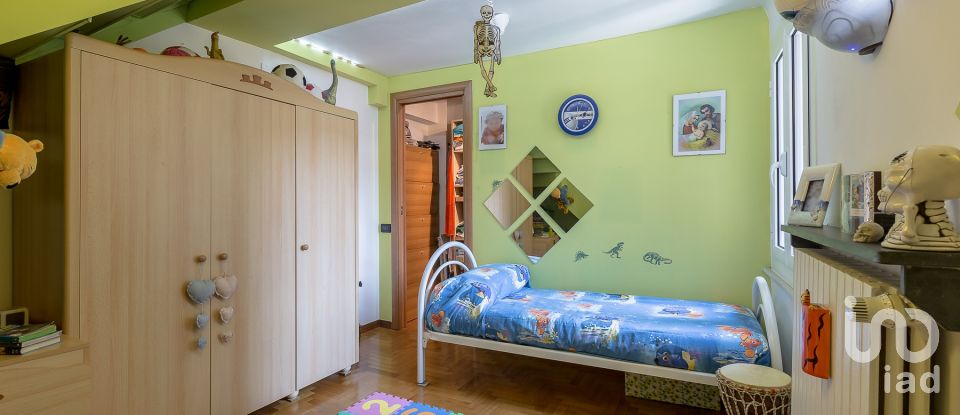 Four-room apartment of 112 m² in Genova (16157)