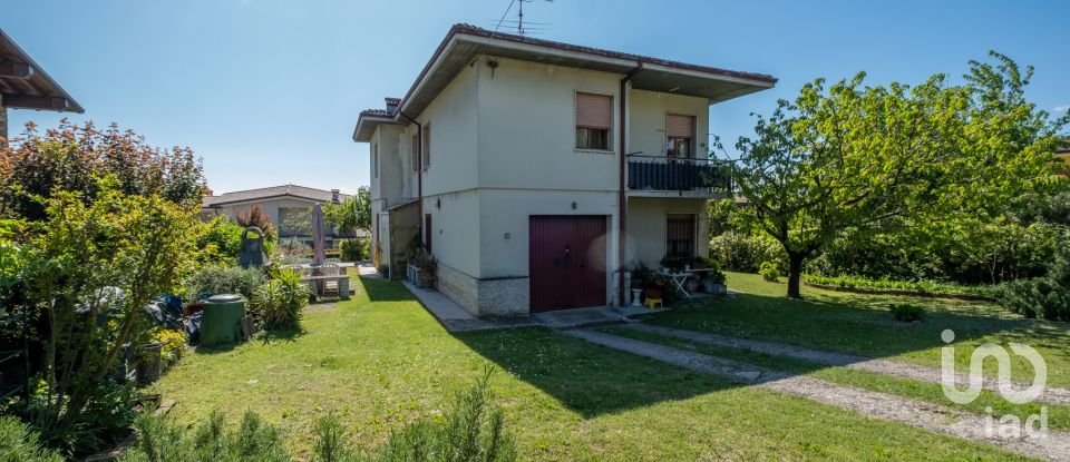 Farm 7 rooms of 205 m² in Castiglione delle Stiviere (46043)