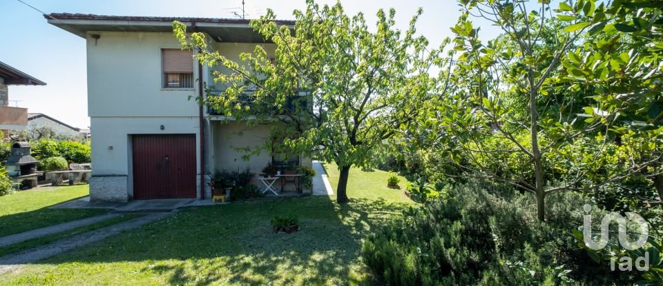 Farm 7 rooms of 205 m² in Castiglione delle Stiviere (46043)