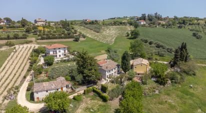 Rustico 5 locali di 180 m² in Cingoli (62011)