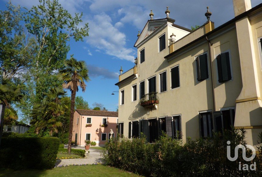 Palazzo / Stabile di 2.050 m² in Dolo (30031)