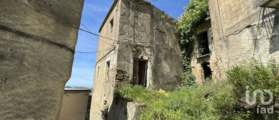 Casa di paese 5 locali di 80 m² in Cleto (87030)