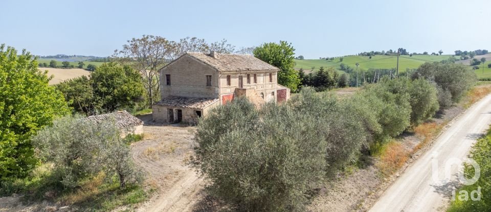 Rustico 6 locali di 300 m² in Montefano (62010)