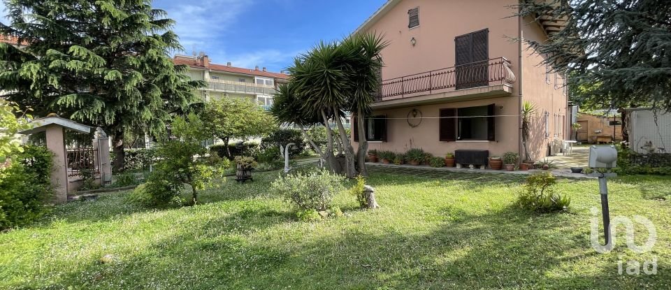 Casa indipendente 12 locali di 330 m² in Civitanova Marche (62012)