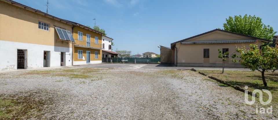 Casa 8 locali di 160 m² in Ceresara (46040)