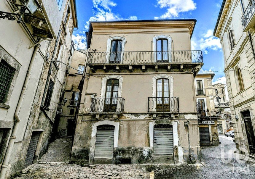 Varie superfici 4 locali di 80 m² a Sulmona (67039)