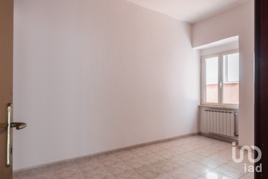 Two-room apartment of 52 m² in Roma (00171)