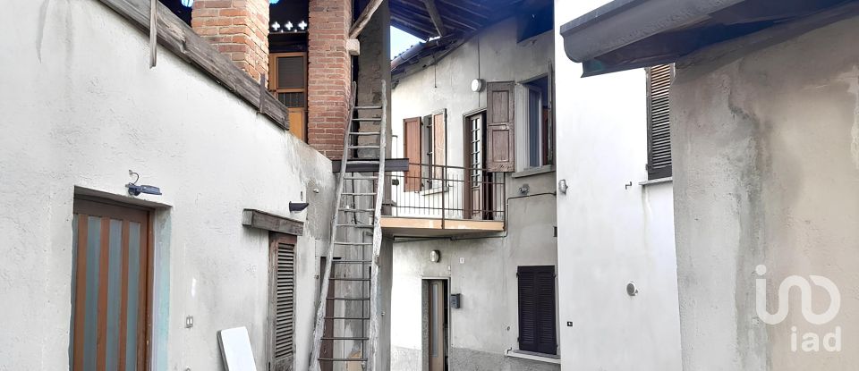 Rustico 4 locali di 120 m² in Garbagnate Monastero (23846)