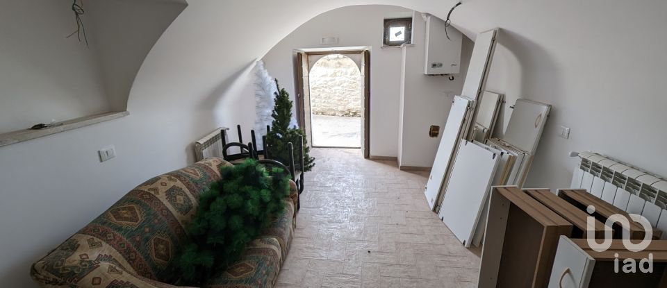 Casa di paese 6 locali di 75 m² in Barisciano (67021)