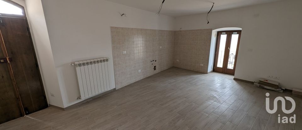 Casa di paese 6 locali di 75 m² in Barisciano (67021)