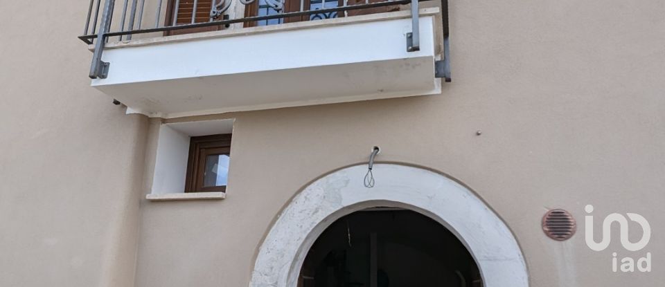 Casa di paese 6 locali di 75 m² in Barisciano (67021)