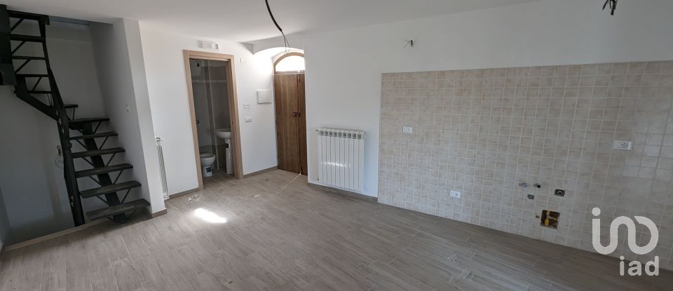 Casa di paese 6 locali di 75 m² in Barisciano (67021)