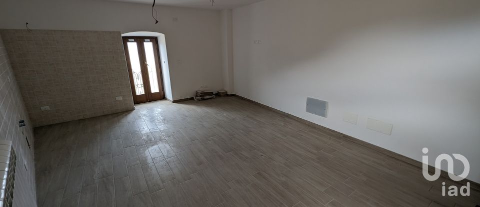 Casa di paese 6 locali di 75 m² in Barisciano (67021)