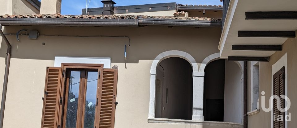 Casa di paese 4 locali di 57 m² in Barisciano (67021)