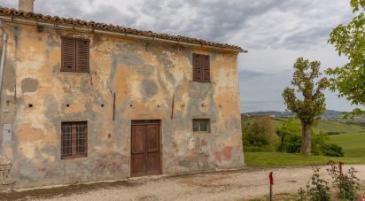 Country house 7 rooms of 200 m² in Piagge (61038)