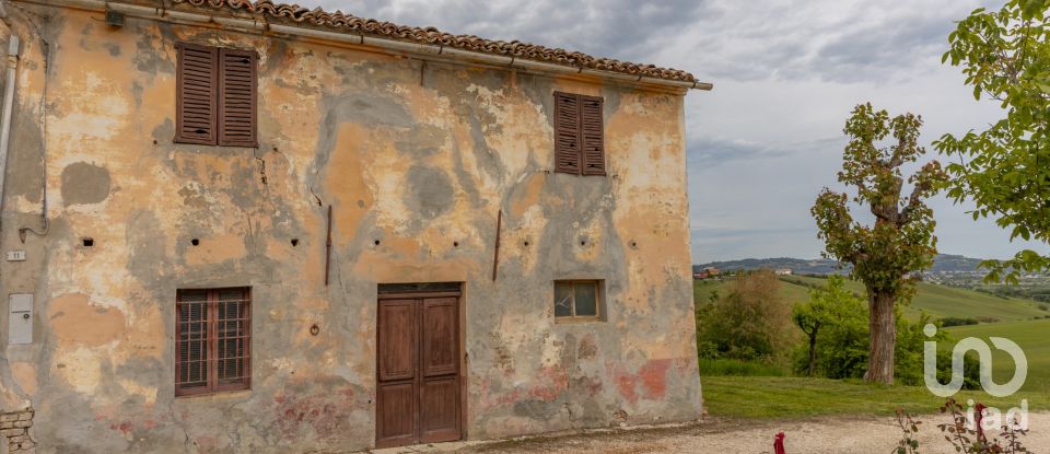 Rustico 7 locali di 200 m² in Piagge (61038)