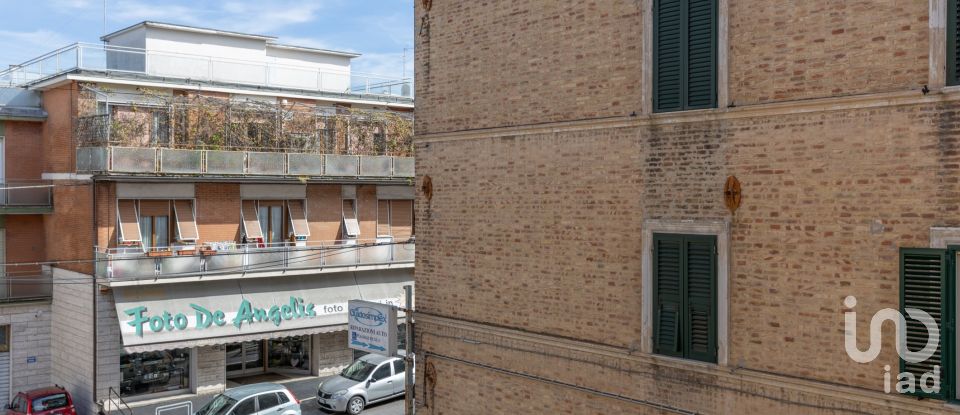 Appartamento 5 locali di 85 m² a Ancona (60127)