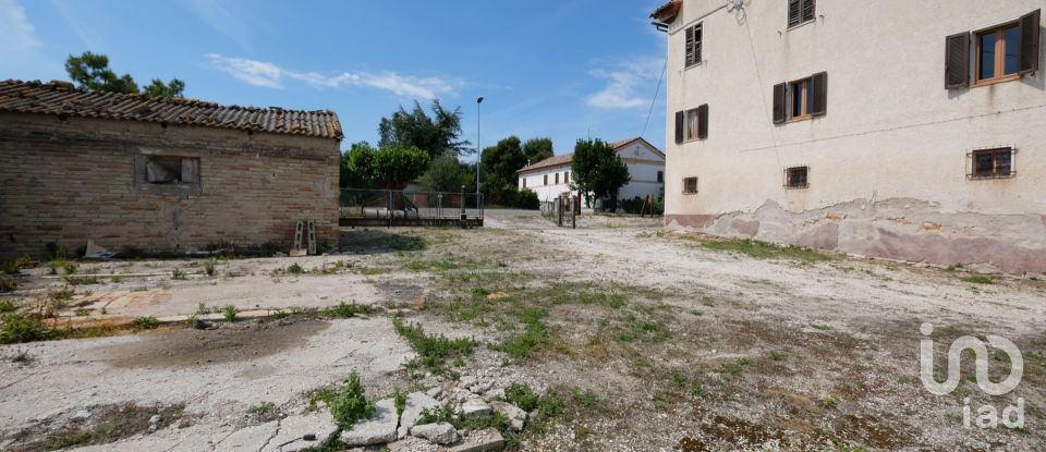 Lodge 10 rooms of 650 m² in Morro d'Alba (60030)