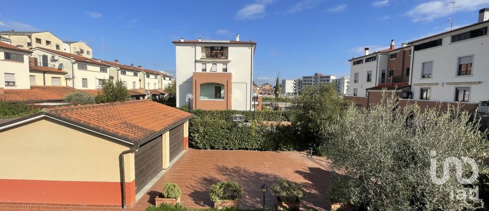 Villa 12 locali di 281 m² in Arezzo (52100)