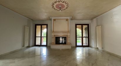 Farm 12 rooms of 281 m² in Arezzo (52100)