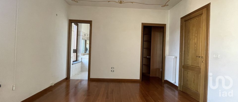 Villa 12 locali di 281 m² in Arezzo (52100)