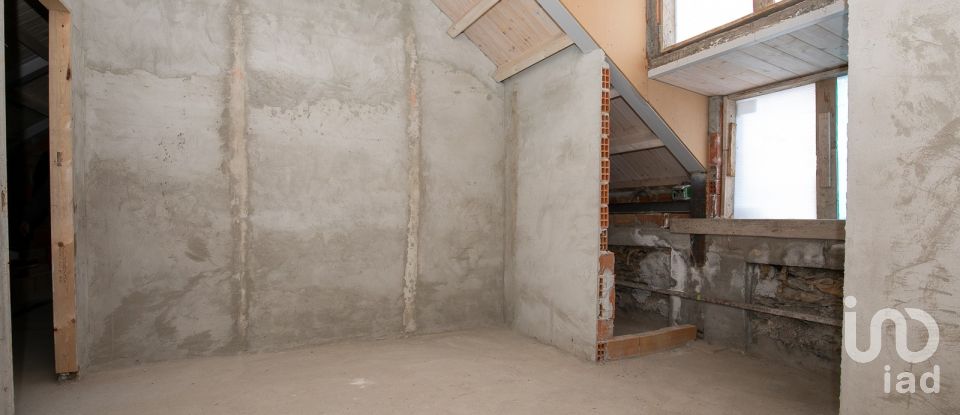 Attico / Mansarda / Loft 4 locali di 90 m² a Genova (16159)