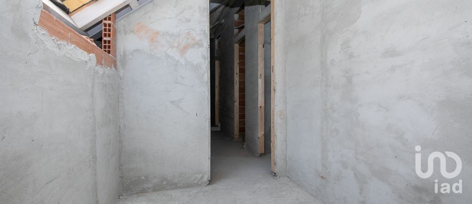 Attico / Mansarda / Loft 4 locali di 90 m² a Genova (16159)