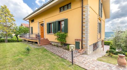 Casa 9 locali di 370 m² in Monte Urano (63813)