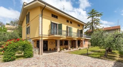 Casa 9 locali di 370 m² in Monte Urano (63813)