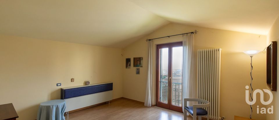 Casa 9 locali di 370 m² in Monte Urano (63813)