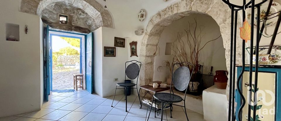 Trullo 6 locali di 101 m² in Ostuni (72017)